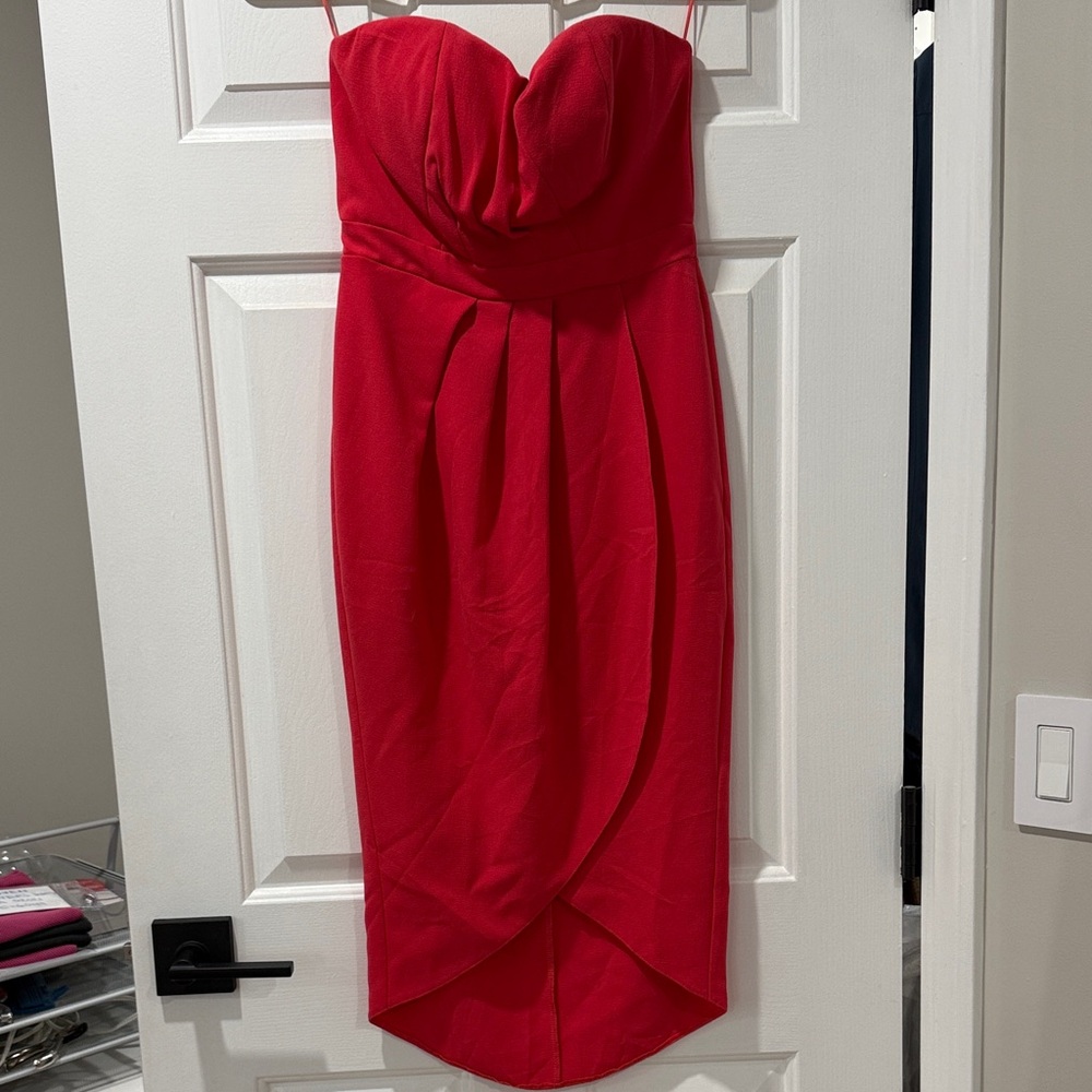 Chic Strapless Red Dress - image 1